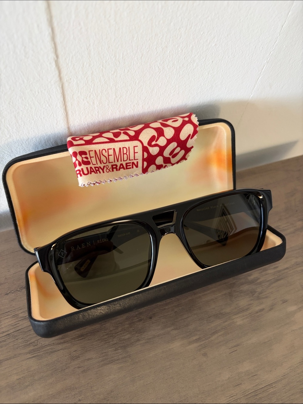 RAEN Rifka Sunglasses- Recycled Black / Green Polarized